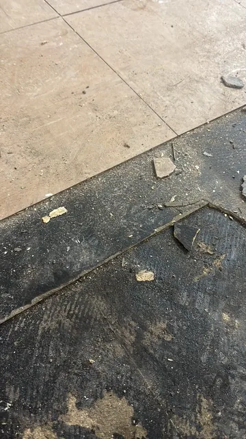 Black bitumen mastic floor removal in a SW20 flat